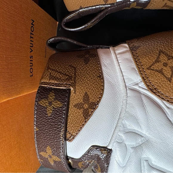 Louis Vuitton ankle high lace up shoes, like New - Picture 5 of 9